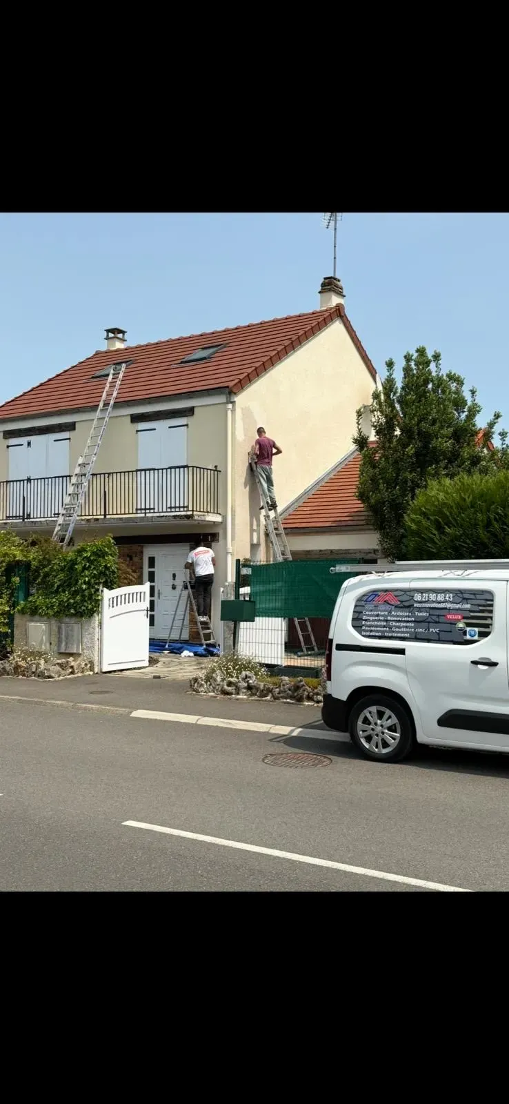 Équipe SDR Habitat, couvreur à Joué-lès-Tours, en intervention